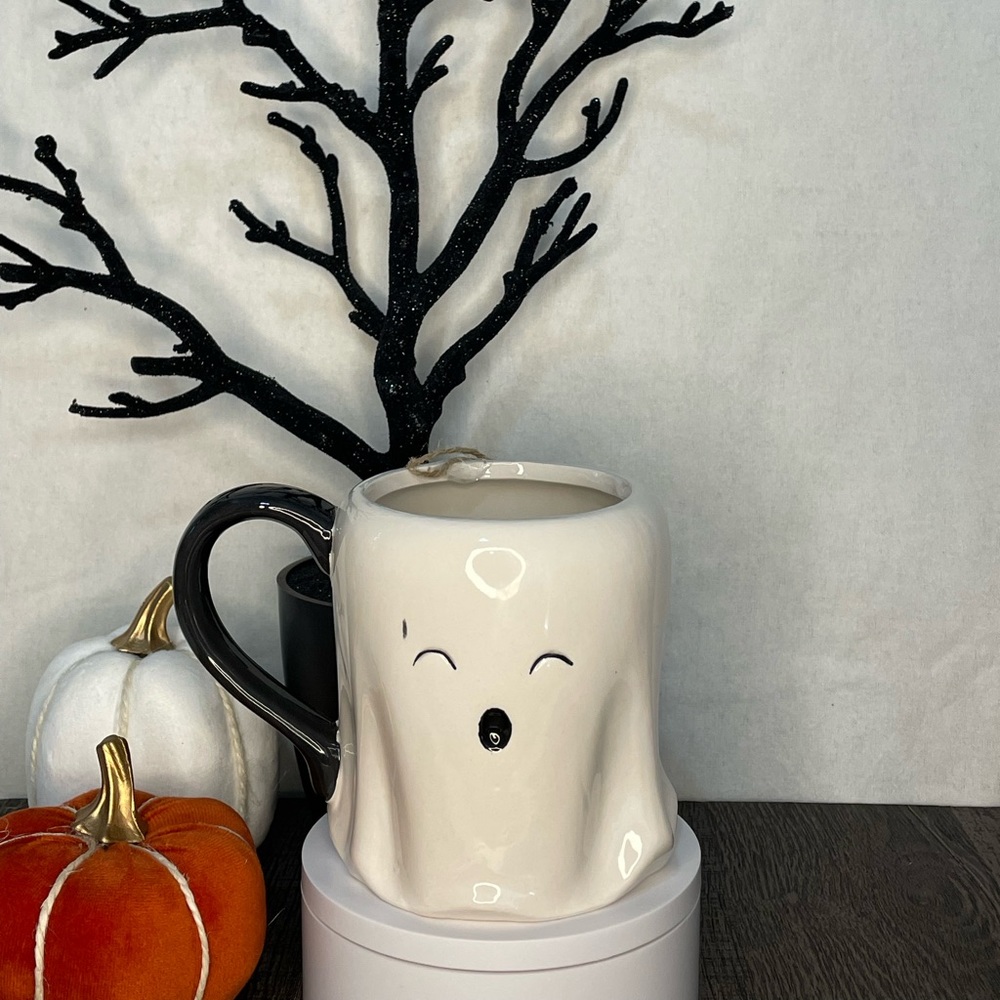 10 strawberry street ghost mug